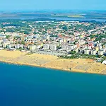 Beachfront Cozy Flat 1-bedroom With Balcony Apartman *