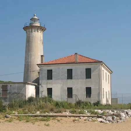 Beachfront Cozy Flat 1-bedroom With Balcony Bibione