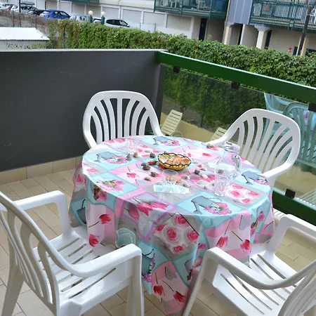 Beachfront Cozy Flat 1-bedroom With Balcony 비비오네