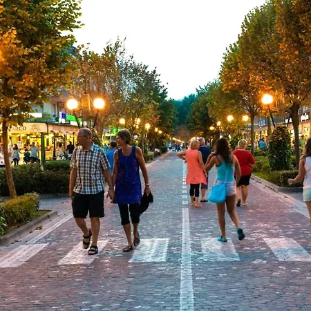 Beachfront Cozy Flat 1-bedroom With Balcony Apartment *