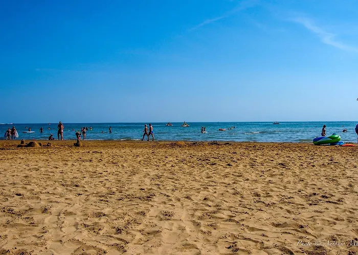 Beachfront Cozy Flat 1-bedroom With Balcony Apartment *